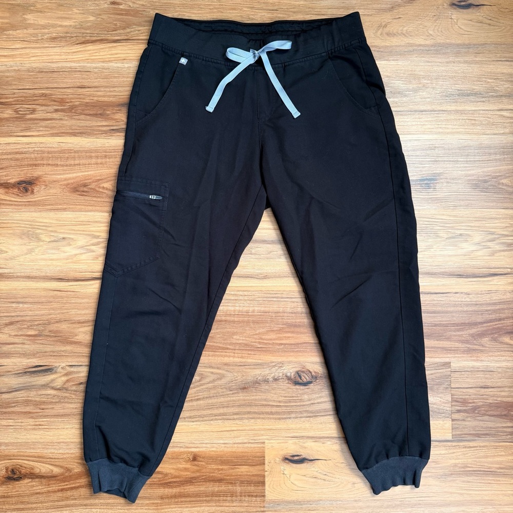FIGS Women’s Black Zamora Petite Scrub Pants